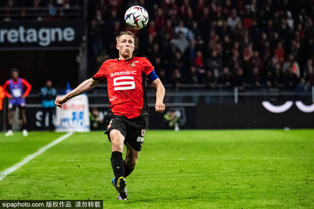 多特蒙德21岁天才后卫转会法甲！750万欧元，斯特拉斯堡的野心来了